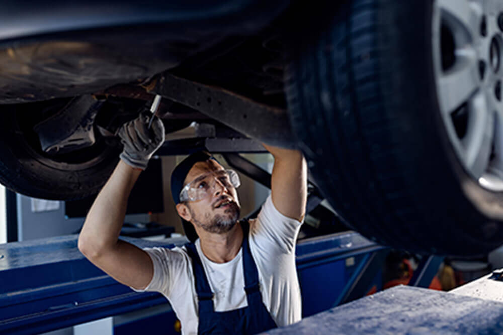 Fahrwerk-Service von Euromaster - Außen-Check des Pkws